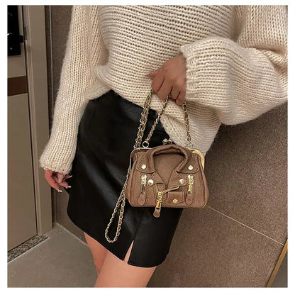 Bolso de hombro pequeño para mujer, bonito bolso cruzado con forma de ropa para niñas, bolso de cadena con remaches a la moda para niñas, bolso de mujer