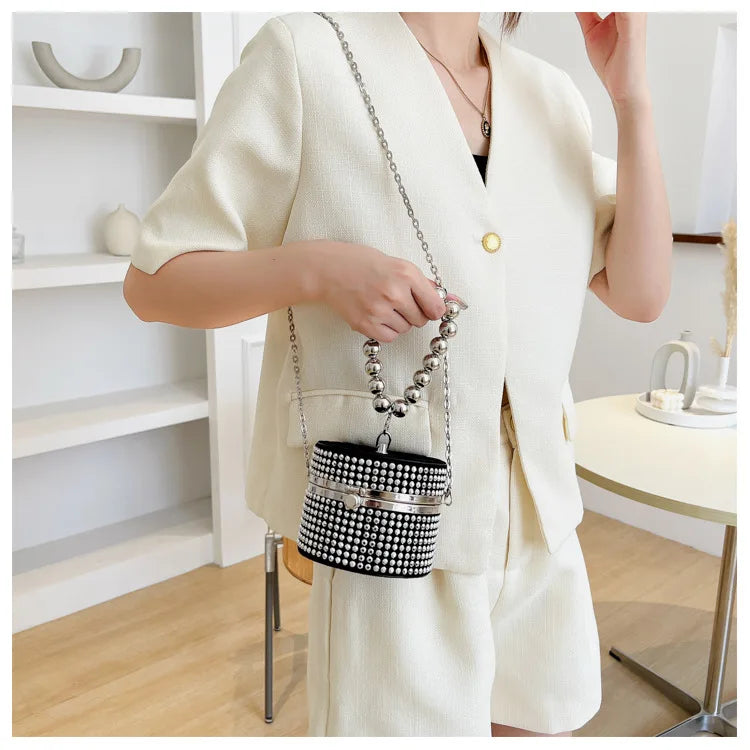 Sac de soirée tendance pour femme, pochette circulaire à rivets noirs et argentés, sac messager à chaîne pour femme, sac à bandoulière tendance en diamant