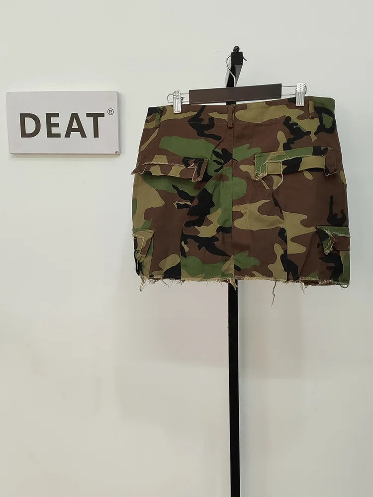 DEAT Fashion Falda de línea A para mujer, con borde de rebaba, borlas, cintura irregular dividida, faldas cortas de camuflaje, primavera 2024, novedad 17A7021