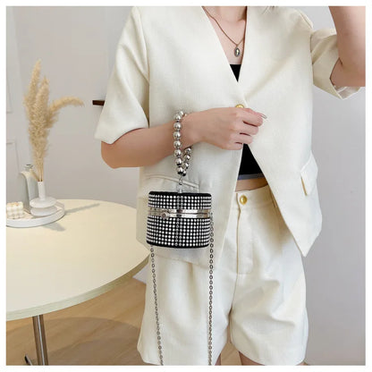 Sac de soirée tendance pour femme, pochette circulaire à rivets noirs et argentés, sac messager à chaîne pour femme, sac à bandoulière tendance en diamant