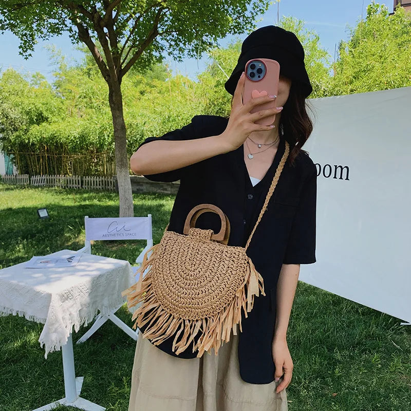 Casual Tassel Straw Women Handbags Wooden Handle Woven Shoulder Crossbody Bags Handmade Summer Beach Bag Small Tote Bali Purses