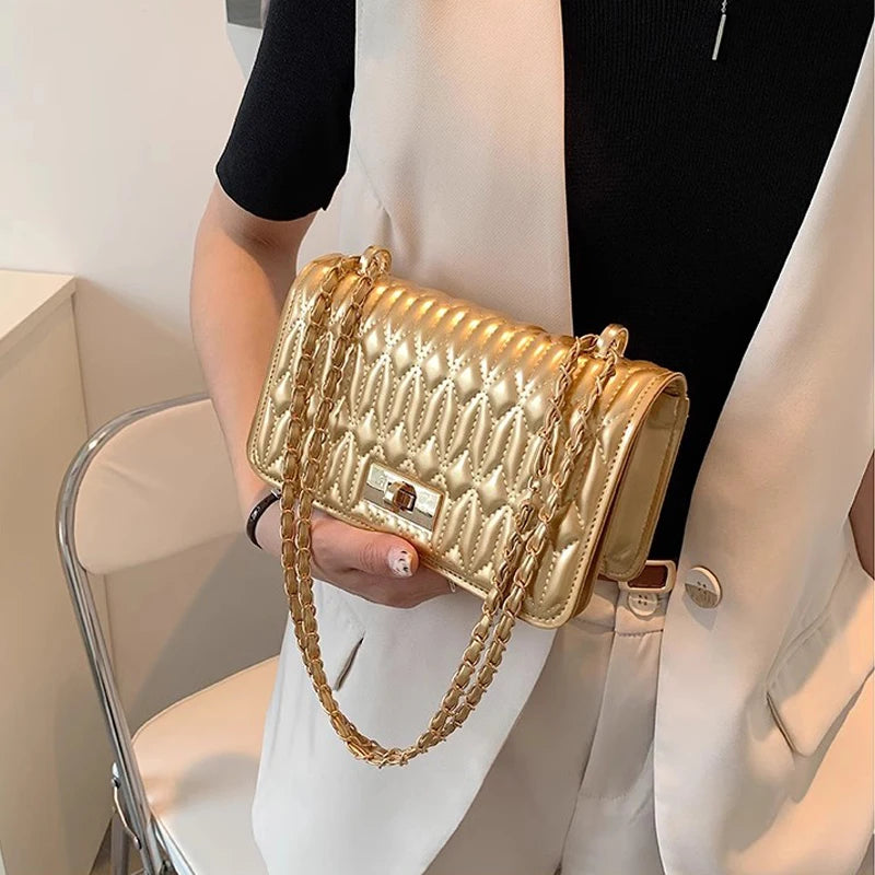 Bolso bandolera acolchado fruncido de moda con cadenas cuadradas para mujer, bolsos de hombro dorados y plateados, bolsos pequeños con solapa 2024