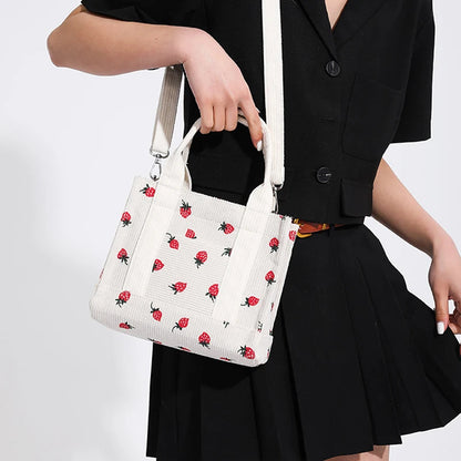 Bolso de mano pequeño con estampado de fresas a la moda, bonito y dulce bolso de pana para mujer, bolsos de hombro tipo bandolera con estampado informal 2024