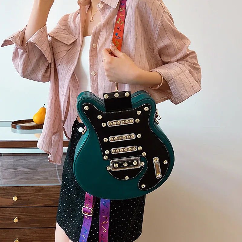 Sac de guitare 2024 Nouveau sac à bandoulière à rivets de mode coréenne Sac à dos populaire pour femmes Instagram