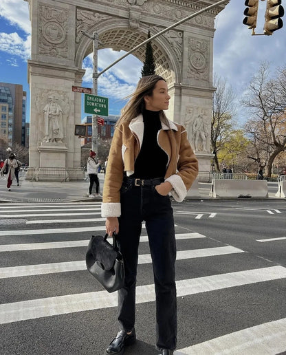 Nueva chaqueta de invierno de gamuza corta con cuello suelto y cremallera lateral de lana de cordero de manga larga para mujer