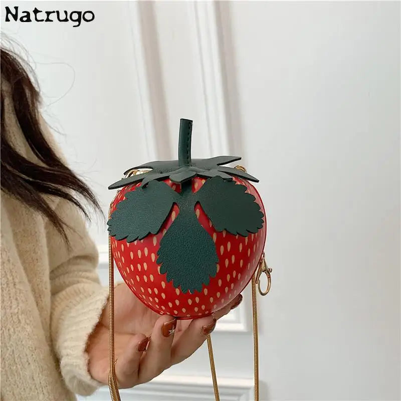 Lindo bolso de hombro con fresas, bolso cruzado con cadena pequeña para mujer, lindo bolso para teléfono