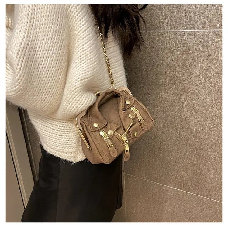 Bolso de hombro pequeño para mujer, bonito bolso cruzado con forma de ropa para niñas, bolso de cadena con remaches a la moda para niñas, bolso de mujer