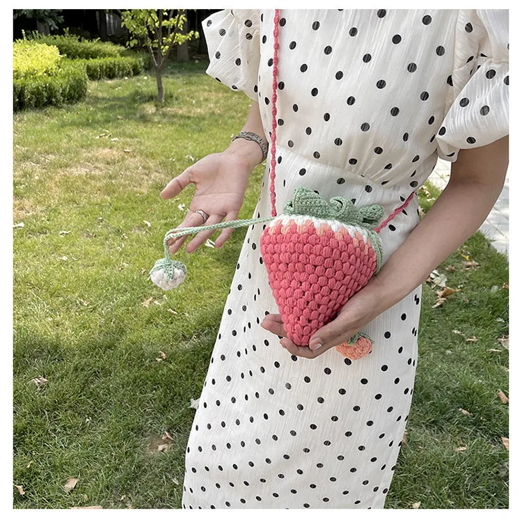 Lindo bolso pequeño de verano tejido con fresas, bolso bandolera pequeño tipo cubo para niñas