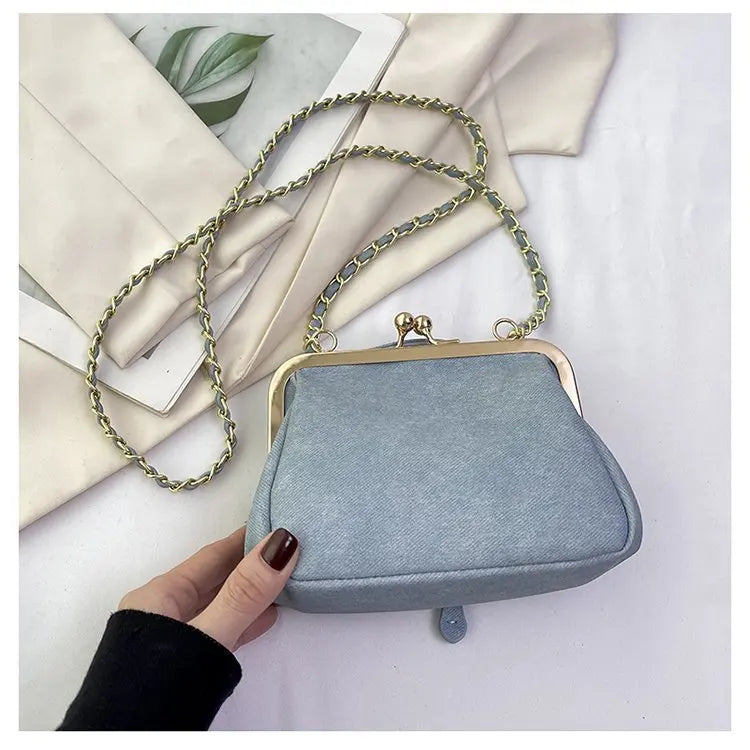 Bolso de hombro pequeño para mujer, bonito bolso cruzado con forma de ropa para niñas, bolso de cadena con remaches a la moda para niñas, bolso de mujer