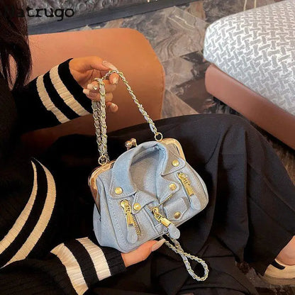 Bolso de hombro pequeño para mujer, bonito bolso cruzado con forma de ropa para niñas, bolso de cadena con remaches a la moda para niñas, bolso de mujer