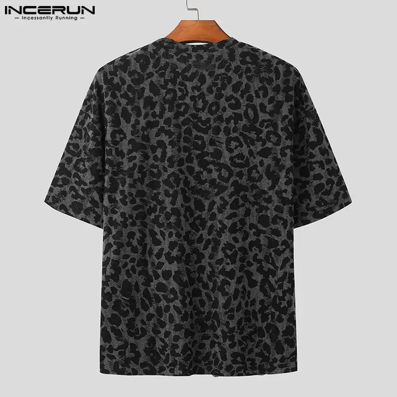 2024 Camiseta para hombre con estampado de leopardo, cuello redondo, manga corta, ropa de moda para hombre, ropa de calle, camisetas sueltas informales de verano, INCERUN