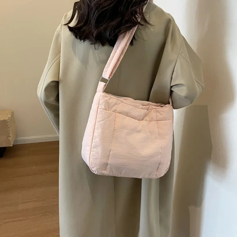 Sac fourre-tout décontracté en nylon, petit sac à bandoulière rembourré simple, sac à bandoulière matelassé de créateur, sacs à main chauds d'hiver 2024