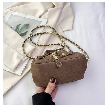 Bolso de hombro pequeño para mujer, bonito bolso cruzado con forma de ropa para niñas, bolso de cadena con remaches a la moda para niñas, bolso de mujer