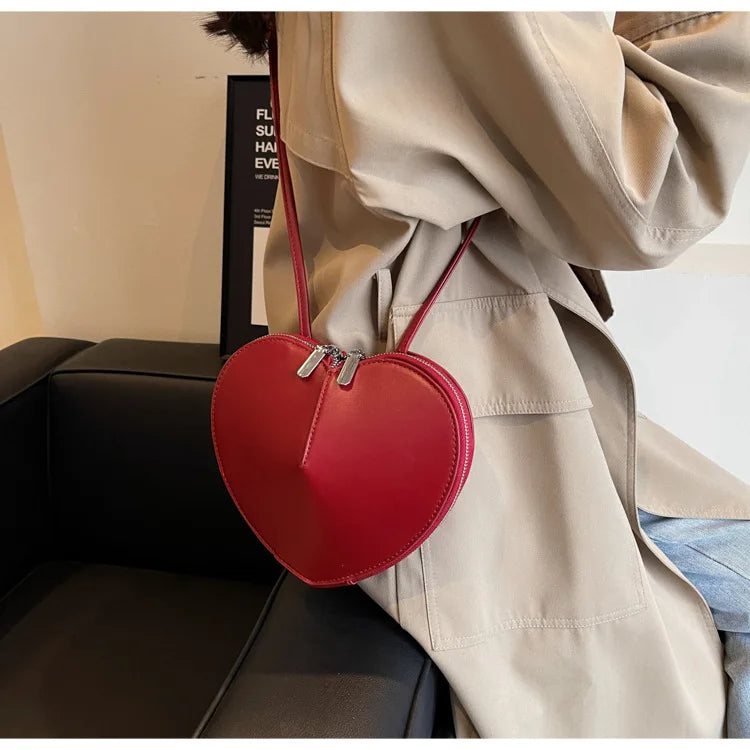 Niche Design Ladies Holiday Gift Love Bag 2023 New Women's Sweety Cool Adult Girl Messenger Bag Red Black PU Heart Shoulder Bag