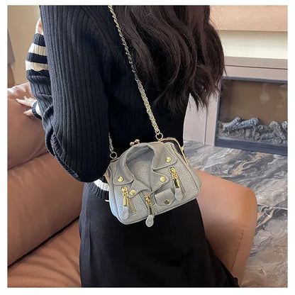 Bolso de hombro pequeño para mujer, bonito bolso cruzado con forma de ropa para niñas, bolso de cadena con remaches a la moda para niñas, bolso de mujer