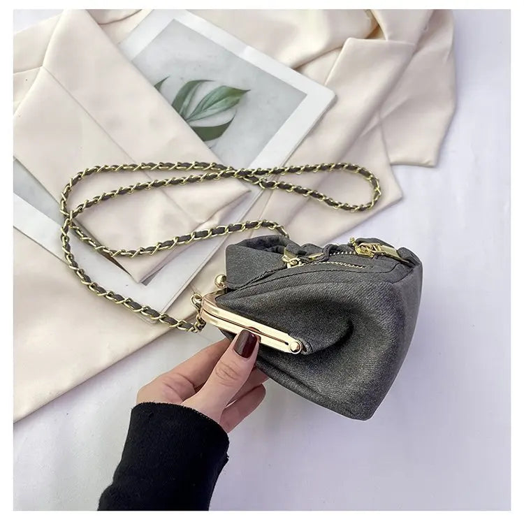 Bolso de hombro pequeño para mujer, bonito bolso cruzado con forma de ropa para niñas, bolso de cadena con remaches a la moda para niñas, bolso de mujer