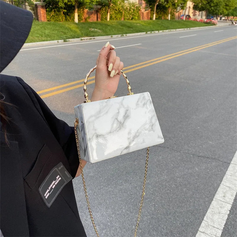 Bolso de hombro tipo caja de acrílico para mujer, bolso de cadena con estampado de mármol a la moda, bolso de mano de noche con borlas metálicas para mujer