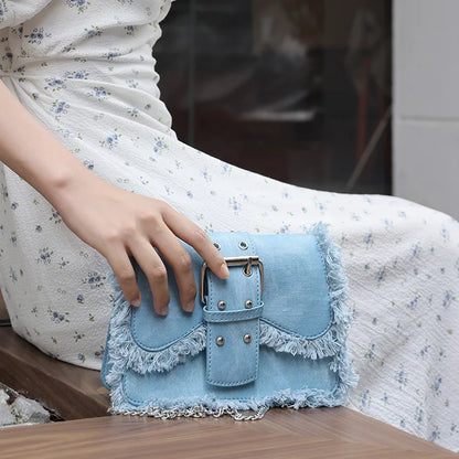 Bolso pequeño con solapa y remaches de mezclilla a la moda, con flecos y cuadrados, para mujer, bolsos de hombro, bolsos casuales tipo bandolera con cadena, bolsos para teléfono femeninos de tendencia