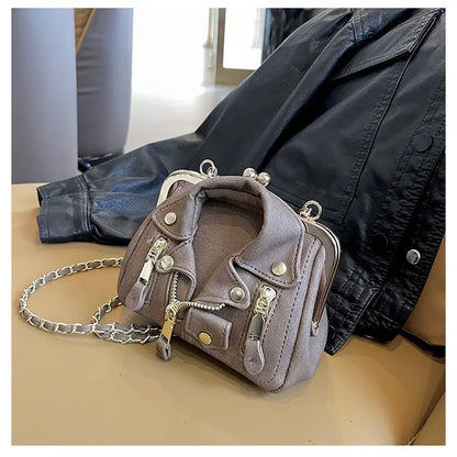 Bolso de hombro pequeño para mujer, bonito bolso cruzado con forma de ropa para niñas, bolso de cadena con remaches a la moda para niñas, bolso de mujer