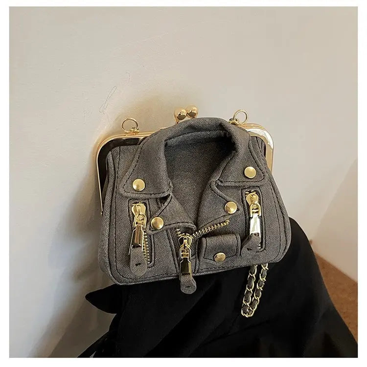 Bolso de hombro pequeño para mujer, bonito bolso cruzado con forma de ropa para niñas, bolso de cadena con remaches a la moda para niñas, bolso de mujer