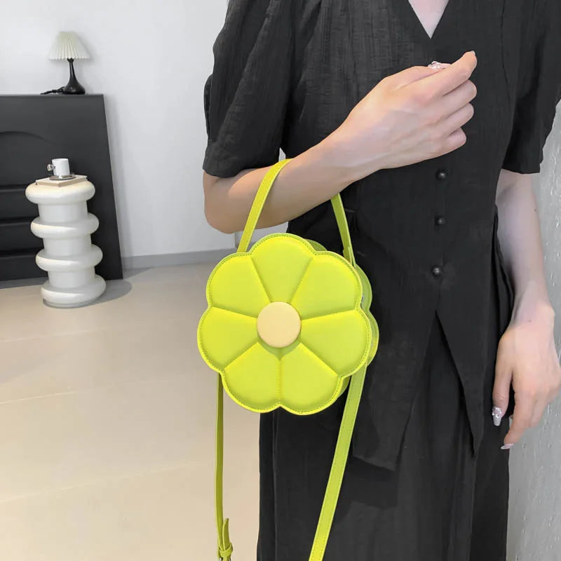 Bolso de verano 2024, nuevo, pequeño, con cadena de flores frescas, bolso de hombro, bonito bolso cruzado de color caramelo para niñas, bolso pequeño redondo para mujeres