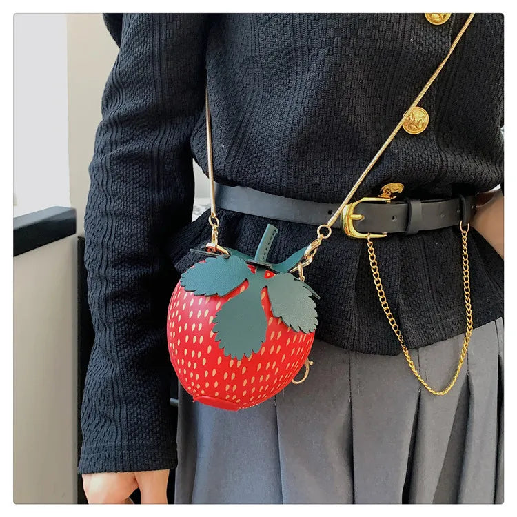 Lindo bolso de hombro con fresas, bolso cruzado con cadena pequeña para mujer, lindo bolso para teléfono