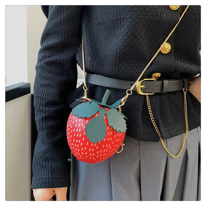 Lindo bolso de hombro con fresas, bolso cruzado con cadena pequeña para mujer, lindo bolso para teléfono