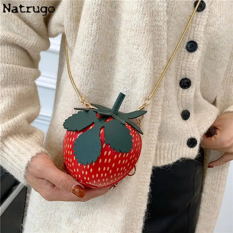 Lindo bolso de hombro con fresas, bolso cruzado con cadena pequeña para mujer, lindo bolso para teléfono