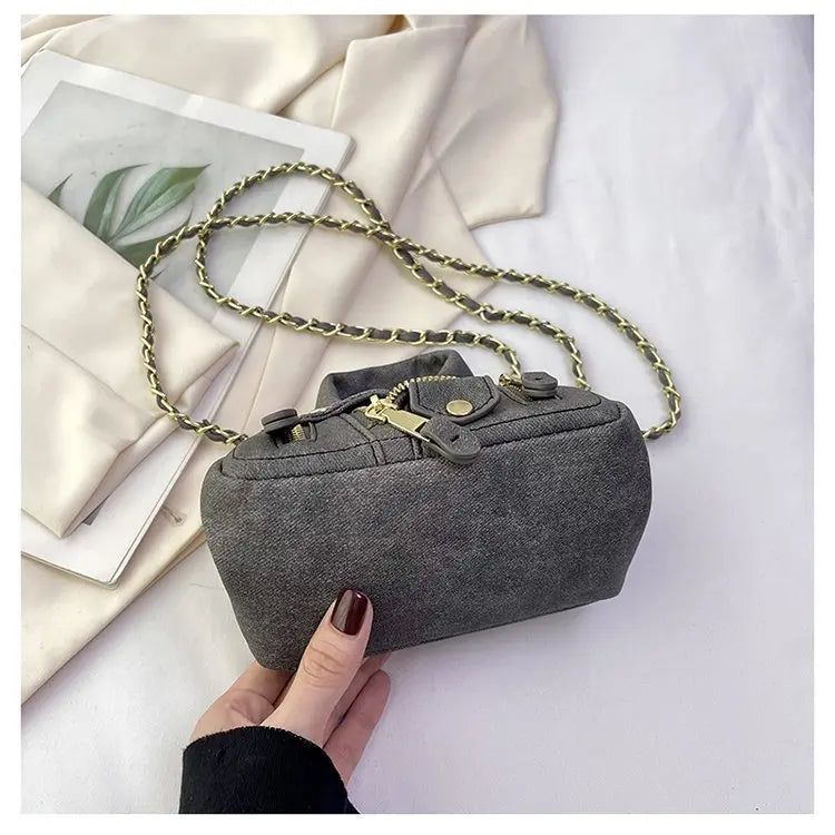 Bolso de hombro pequeño para mujer, bonito bolso cruzado con forma de ropa para niñas, bolso de cadena con remaches a la moda para niñas, bolso de mujer