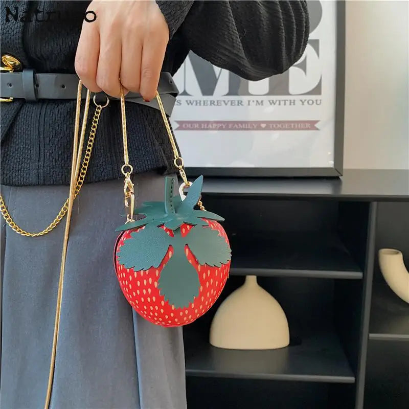 Lindo bolso de hombro con fresas, bolso cruzado con cadena pequeña para mujer, lindo bolso para teléfono