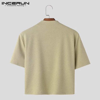 Camisa para hombre 2024, color sólido, cuello en V, manga corta, cremallera, ropa de calle para hombre, elegante, informal, tops cortos irregulares, S-5XL INCERUN