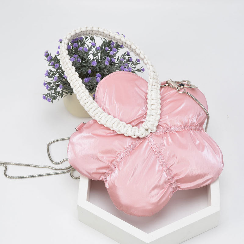 Bolso de mano tejido con flores y diseño pequeño para mujer