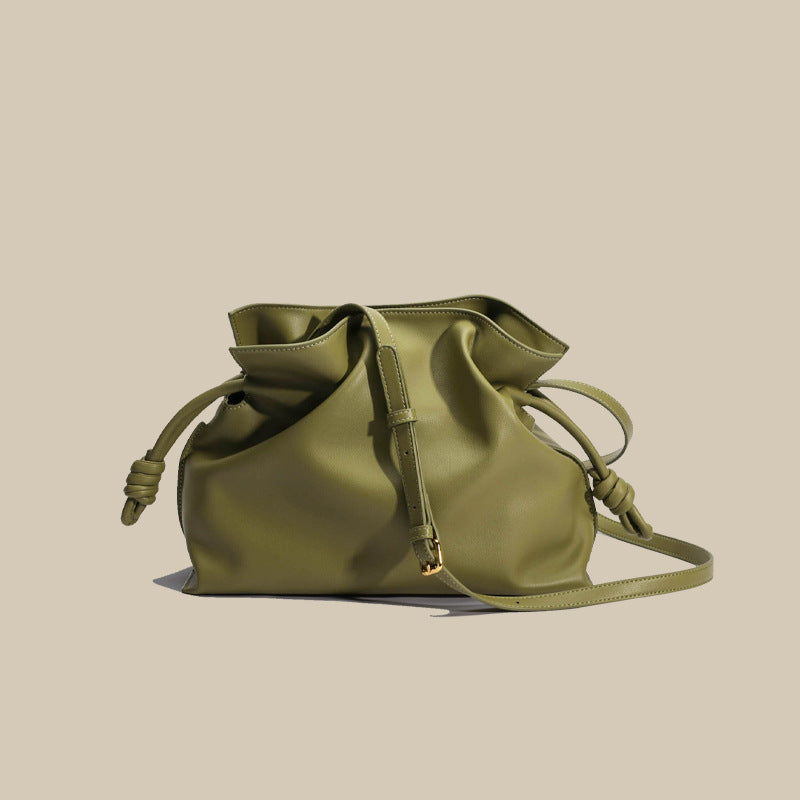 Sac porte-bonheur en cuir de vache plissé tendance pour femme