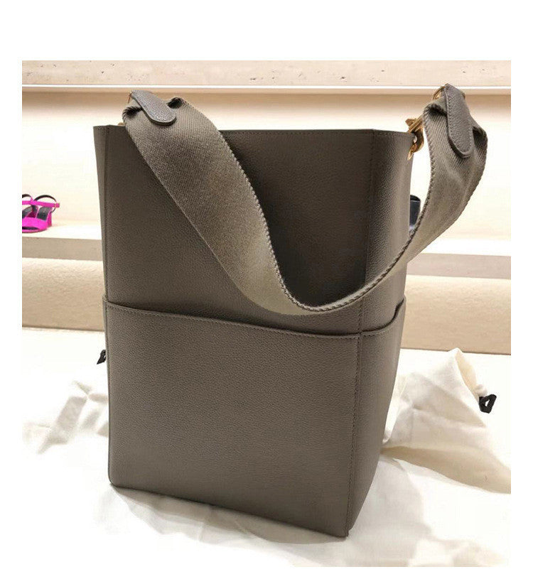 Bolso tipo cubo de piel de vaca con correa ancha para el hombro y múltiples combinaciones para mujer