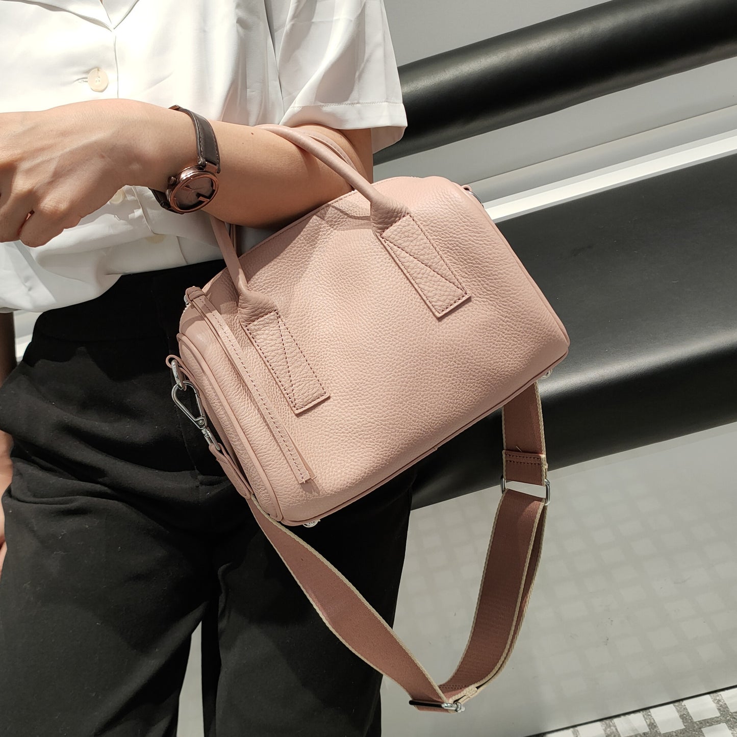 Sac à main simple en cuir de vachette souple pour femme