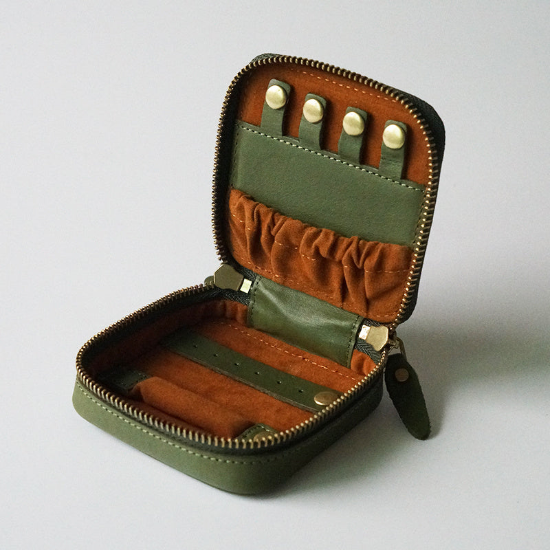 Estuche de maquillaje de cuero vintage con joyero