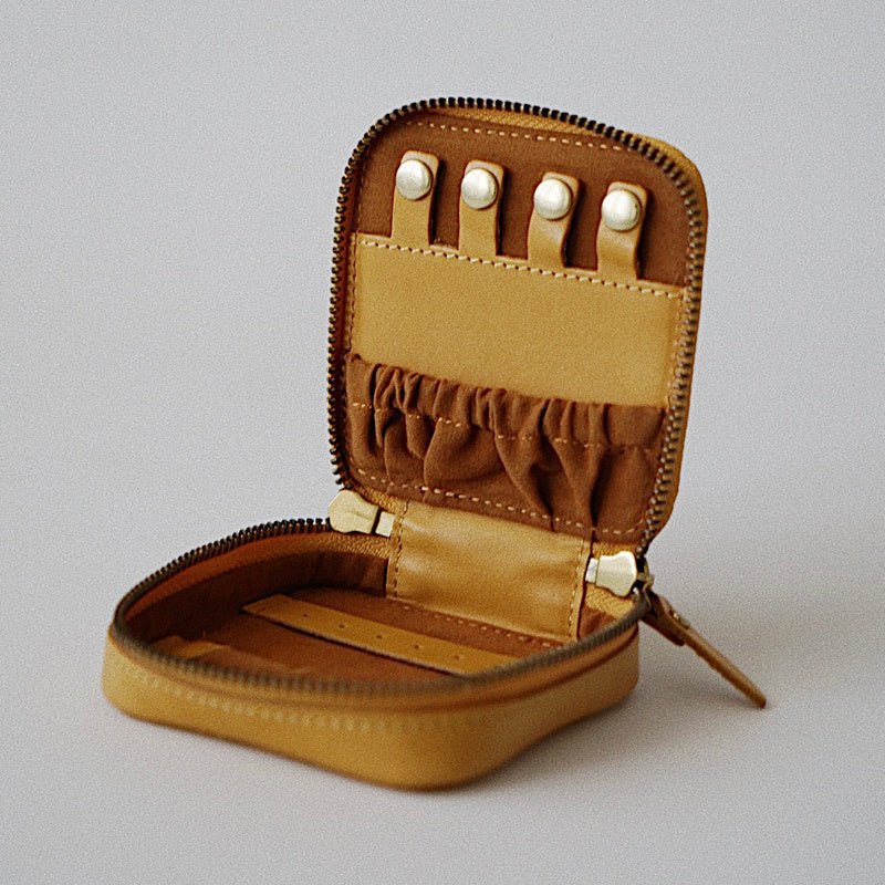 Estuche de maquillaje de cuero vintage con joyero