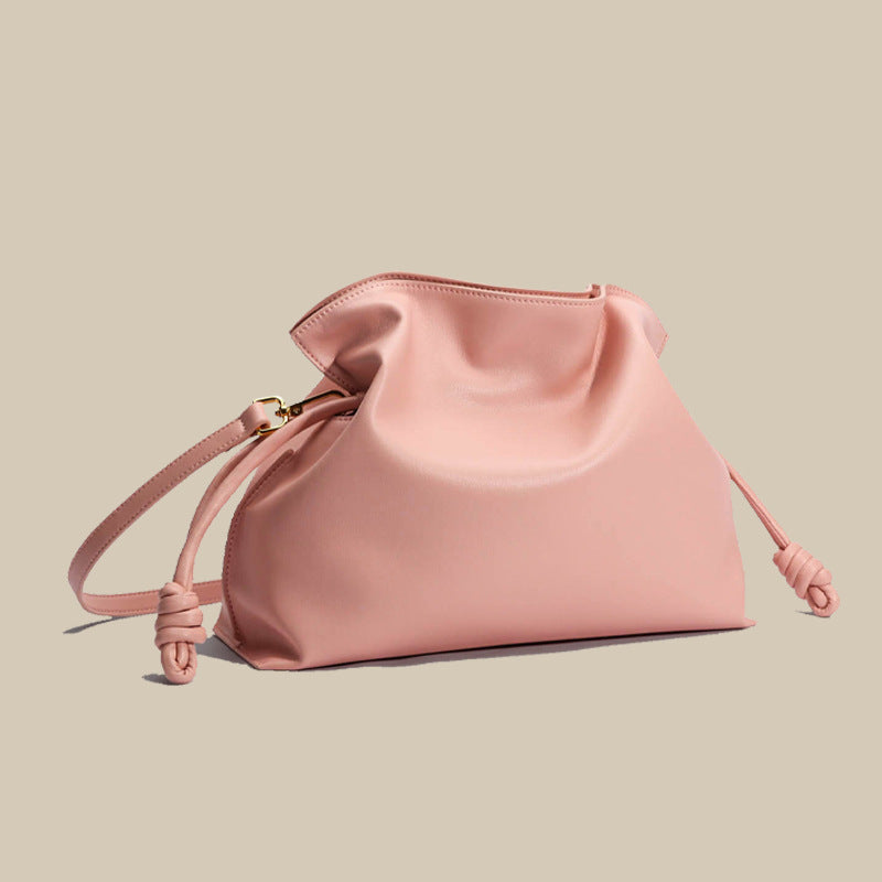 Sac porte-bonheur en cuir de vache plissé tendance pour femme