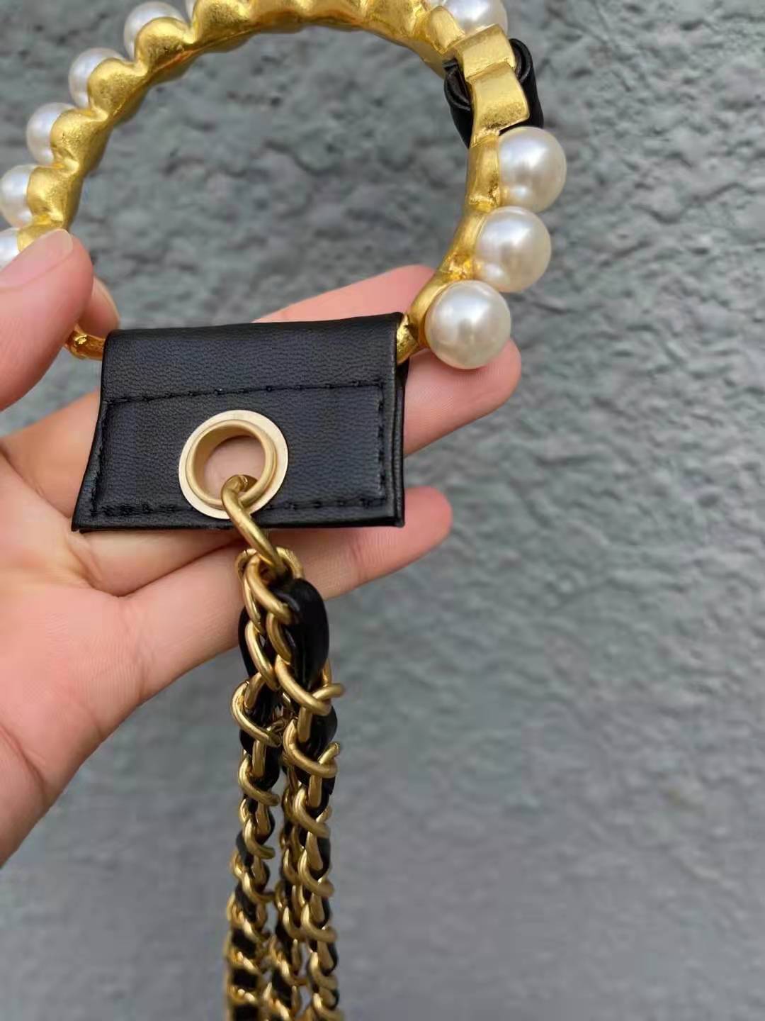 Bolso cuadrado pequeño con cadena de diamantes y mini lápiz labial