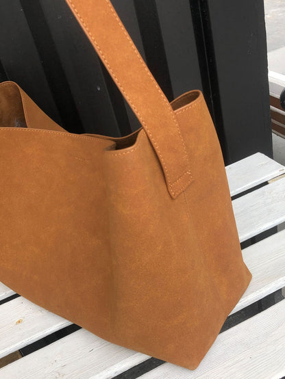 Sac seau à bandoulière avec boucle de ceinture en daim au design spécial