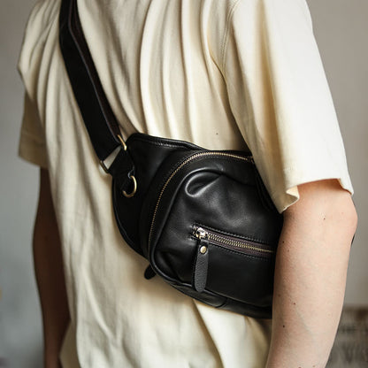 El bolso bandolera de un solo hombro para hombre es versátil