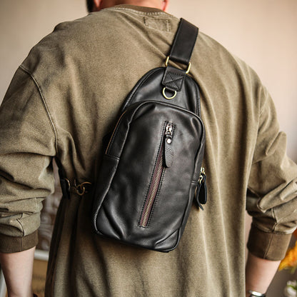 El bolso bandolera de un solo hombro para hombre es versátil