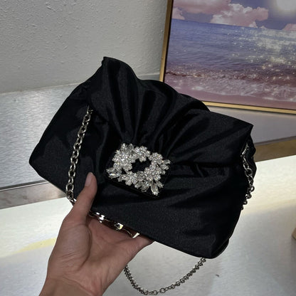 Bolso de mano pequeño cuadrado de seda arrugada con diseño de diamantes para banquetes