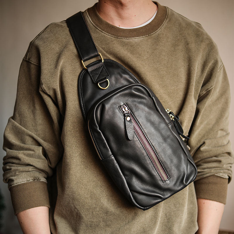 El bolso bandolera de un solo hombro para hombre es versátil